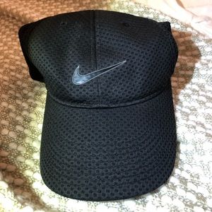 black nike hat